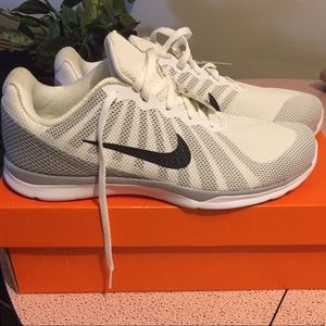 Women’s Nike sneakers